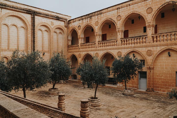 stamped courtyard concrete floors