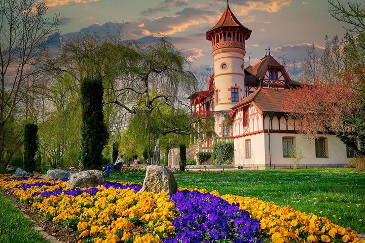 ideas in flower bed decoration