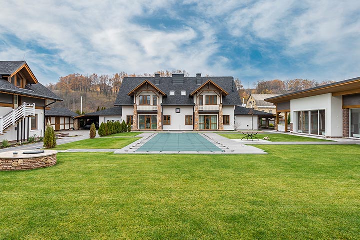 designing and taking care tips for front lawn