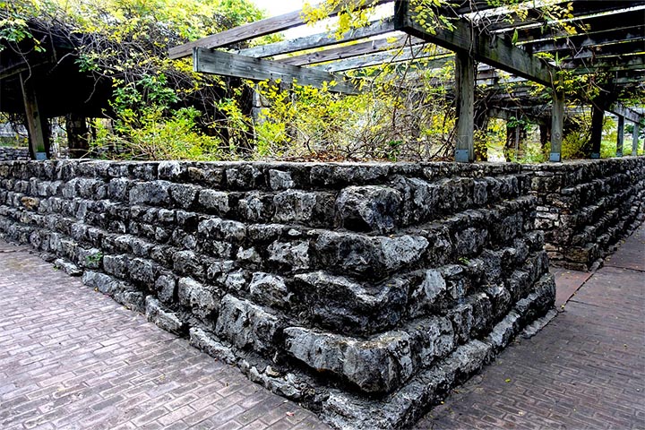 stone wall patio